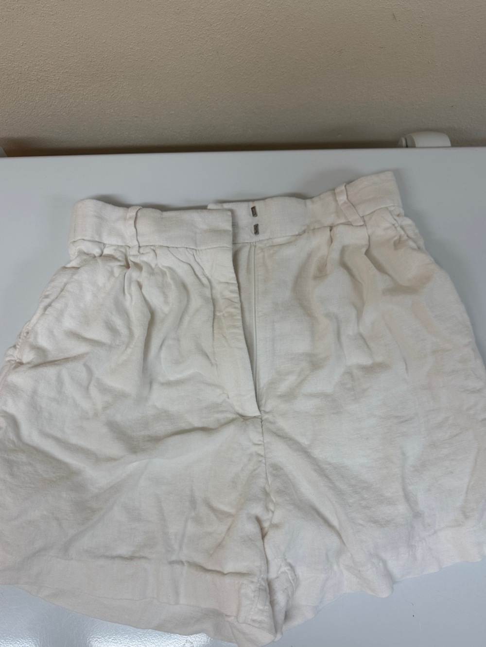Women's White Linen High-Waist Casual Shorts - Picture 1 of 3